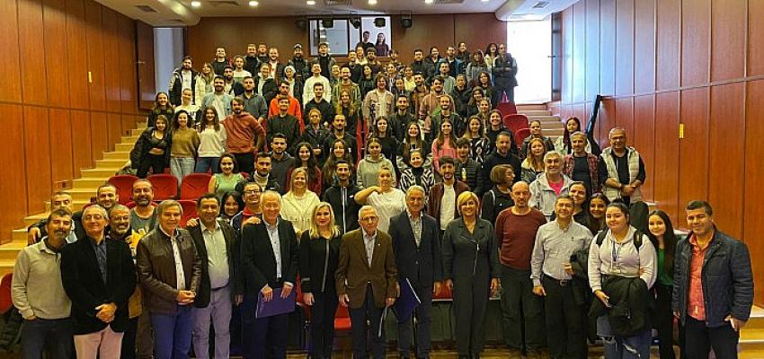 Türk Halk Oyunları Bölümü duayen hocaları yeni nesille buluştu