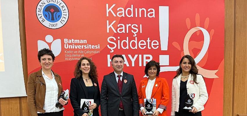 Batman Üniversitesi, Tüpraş ve Birleşmiş Milletler Kadın Birimi’nin katılımıyla, “Kadınlara Yönelik Şiddetle Mücadele için 16 Günlük Aktivizm Kampanyası” Kapsamında Konferans Düzenledi