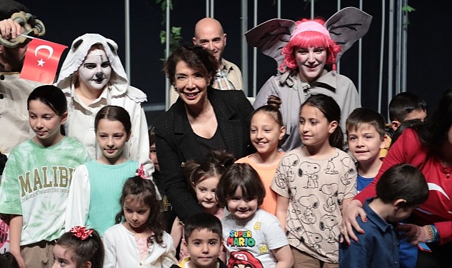 Çocuklar 23 Nisan'ın Coşkusunu Şehir Tiyatroları'nın Oyunlarıyla Yaşadılar