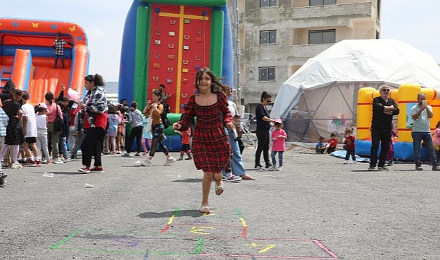 Kocaeli Büyükşehir Belediyesi Defne çadır kentte panayır havası yaşatıyor
