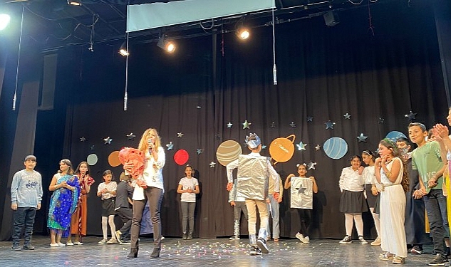 Konak Dumlupınar Ortaokulu “Uzay Macerası" Tiyatro Oyunu ile Fen Bilimleri, Sanat ve Empatiyi Buluşturdu