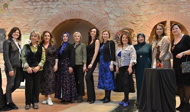 Lale ve Kadın Sergisi İstanbul Lale Vakfı'nda Açıldı