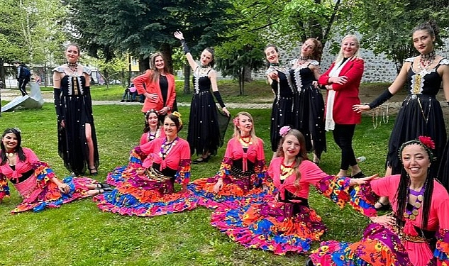 Nilüfer Belediyesi Halk Dansları Topluluğu Bulgaristan'da gönülleri fethetti