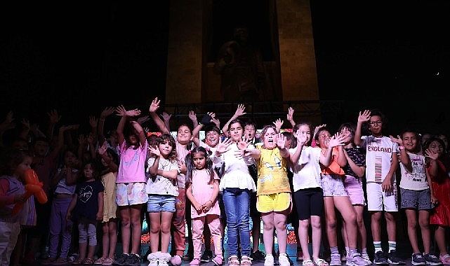 Didim'de çocuklar karnelerini muhteşem bir festivalle kutladı