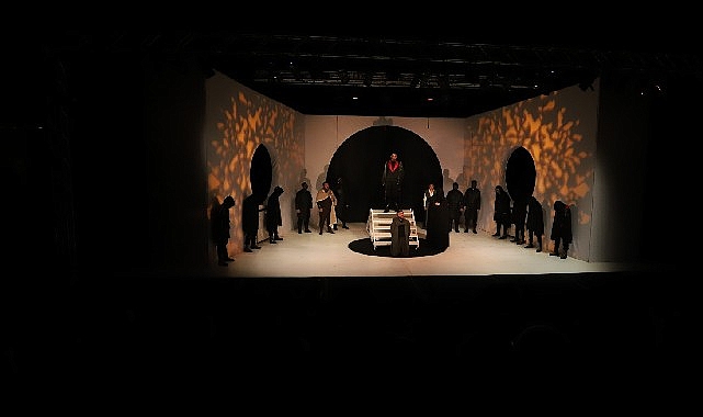 Konya Şehir Tiyatrosu “Barsisa" Oyununu Bu Kez Uşak'ta Sahneledi