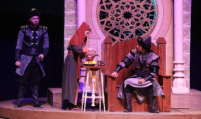 Konya Şehir Tiyatrosu, “Nizamülmülk" Oyununu 15 Temmuz'a Özel Sahneledi