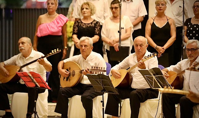 Didim Türkü Grubu Yaz Konseri Büyük Beğeni Topladı