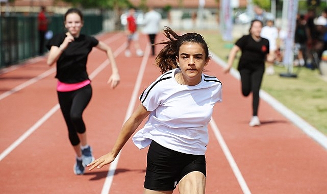 Semra Aksu Atletizm Parkı 1 yılda binlerce Karşıyakalıyı atletizm ile tanıştırdı