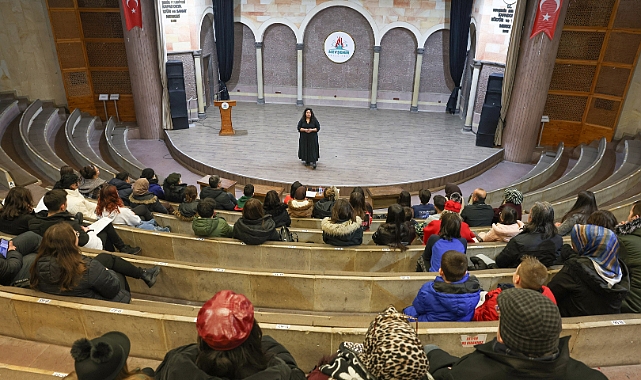 Nevşehir Belediyesi Şehir Tiyatrosu'nda yeni dönem atölye çalışmaları yoğun bir katılımla başladı.