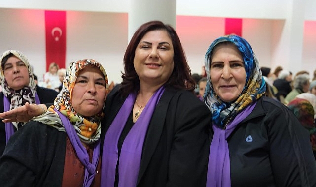 Aydın Büyükşehir Belediye Başkanı Özlem Çerçioğlu, düzenlenen kahvaltıda kadınlarla bir araya geldi