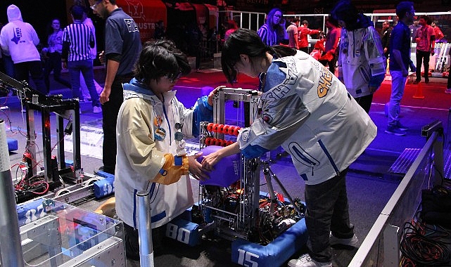 Genç Mucitler Arenada: İstanbul'da Gerçekleşen Robotik Yarışmalarının İlk Yarısı Tamamlandı