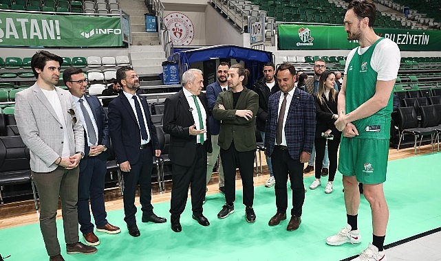 Şadi Özdemir Bursaspor Basketbol Takımı'nı antrenmanda izledi