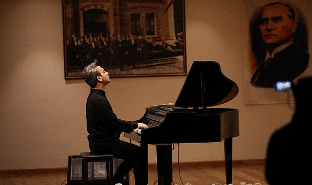 Türkiye'nin önde gelen piyanistlerinden Dengin Ceyhan Efes Selçuk'ta klasik müziğin kadın bestecilerinin eserlerine hayat verdi