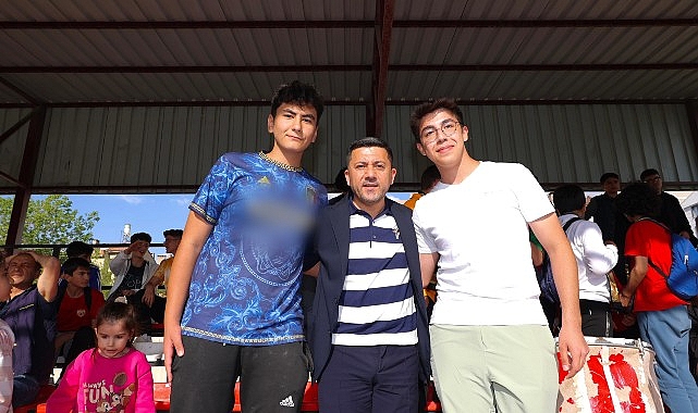 Nevşehir Belediye Başkanı Rasim Arı, Nevşehir U17 Ligi 2023 – 2024 Ahmet Yücel Futbol Sezonu finalini gençlerle birlikte izledi